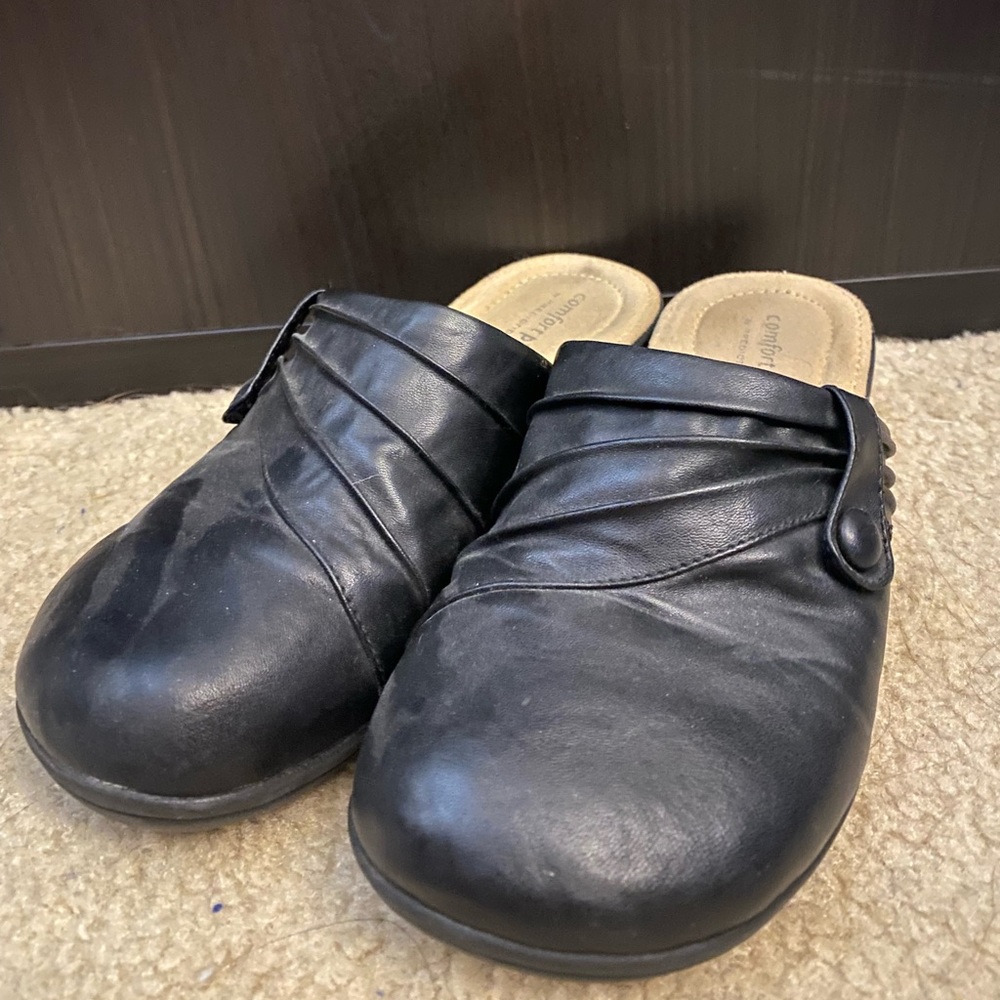 Black comfort plus shoes